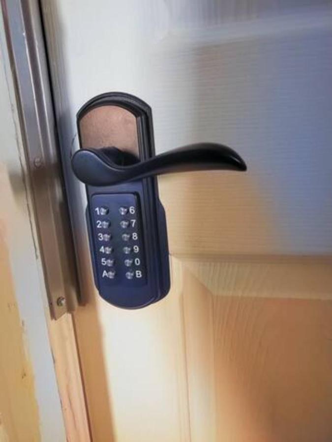 Booking-Eddy- Single Room With Self Check-In Hull ภายนอก รูปภาพ